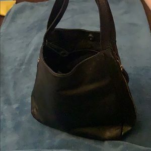 BP Black zipper shoulder bag EUC medium size bag